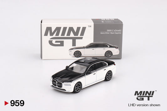 MiniGT 1:64 BMW i7 xDrive60 – Alpine White / Black Sapphire #959