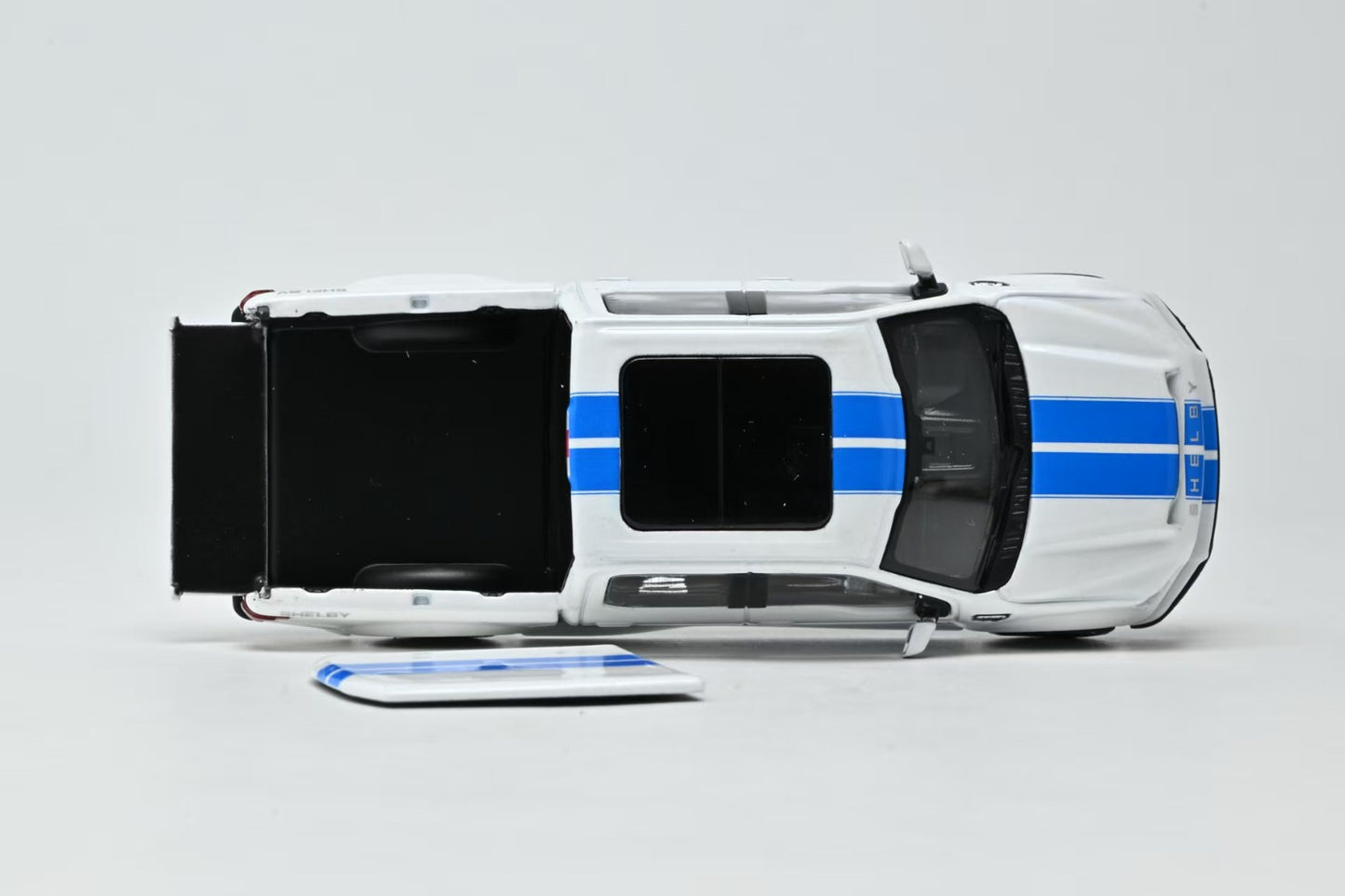 Funny Model 1:64 Ford F150 Super Snake - Oxford White With Blue Stripes