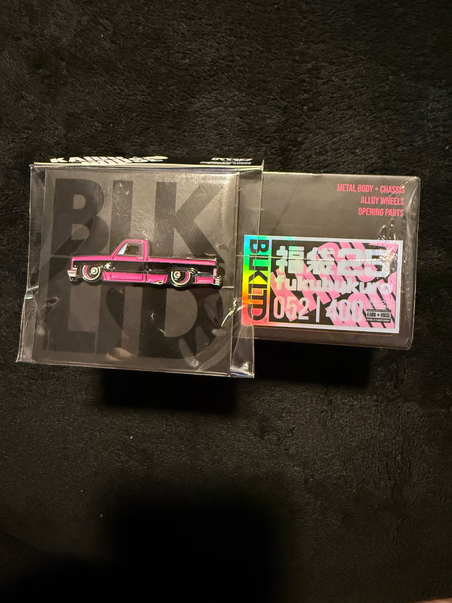 Kaido House 1:64 BLKLTD Chevrolet Silverado Kaido Vintage Spec With Pin - KHMG147