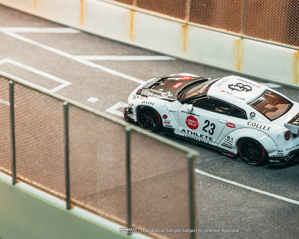 Tarmac Works 1:64 LB-Works Nissan GT-R R35 type 2 With Oil Can – White