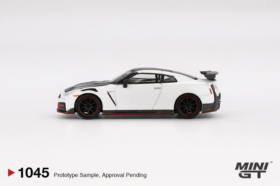 MiniGT 1:64 Nissan GT-R Nismo 2024 – Brilliant White Pearl #1045