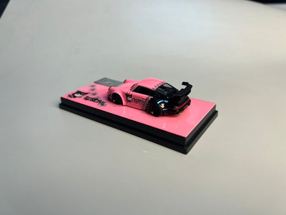Decode 1:64 Porsche RWB Kulomi Pink/Black - 2 Styles