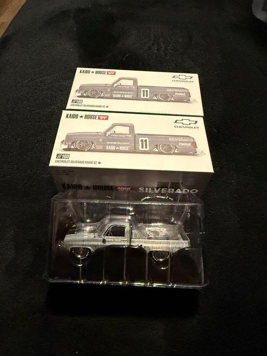 Kaido House 1:64 Chevrolet Silverado Kaido V2 - Regular & Chase PAIR