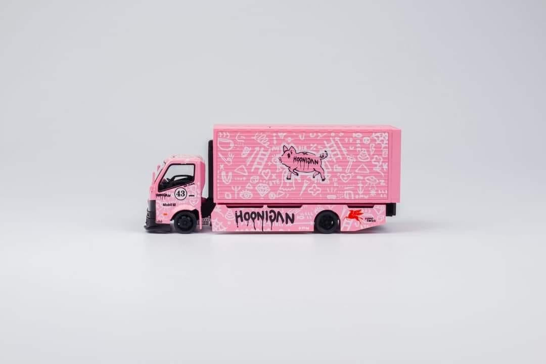 Micro Turbo 1:64 Custom Hoonipigasus Pink Pig Tow Truck Cab Hauler