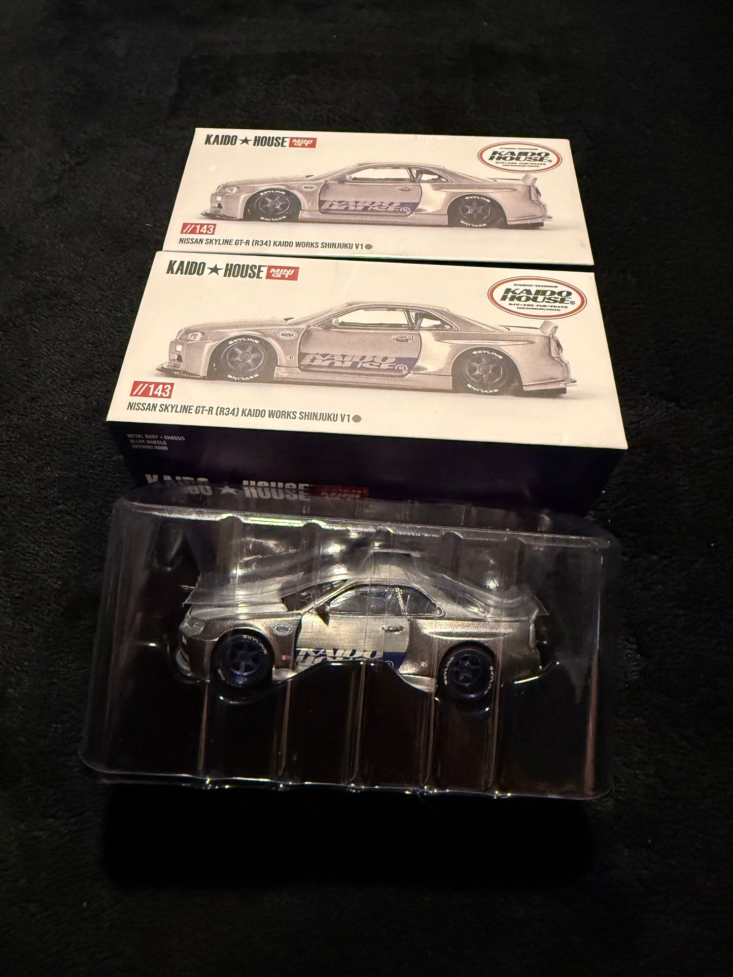 Kaido House 1:64 Nissan Skyline GT-R (R34) Kaido Works Shinjuku V1 - Regular & Chase PAIR