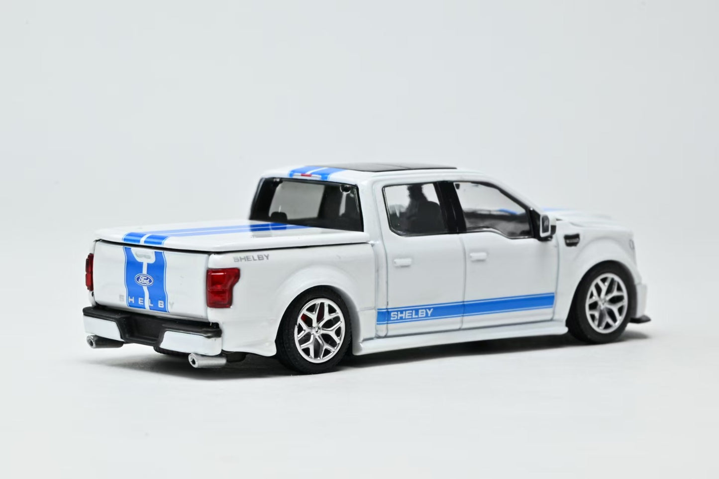 Funny Model 1:64 Ford F150 Super Snake - Oxford White With Blue Stripes