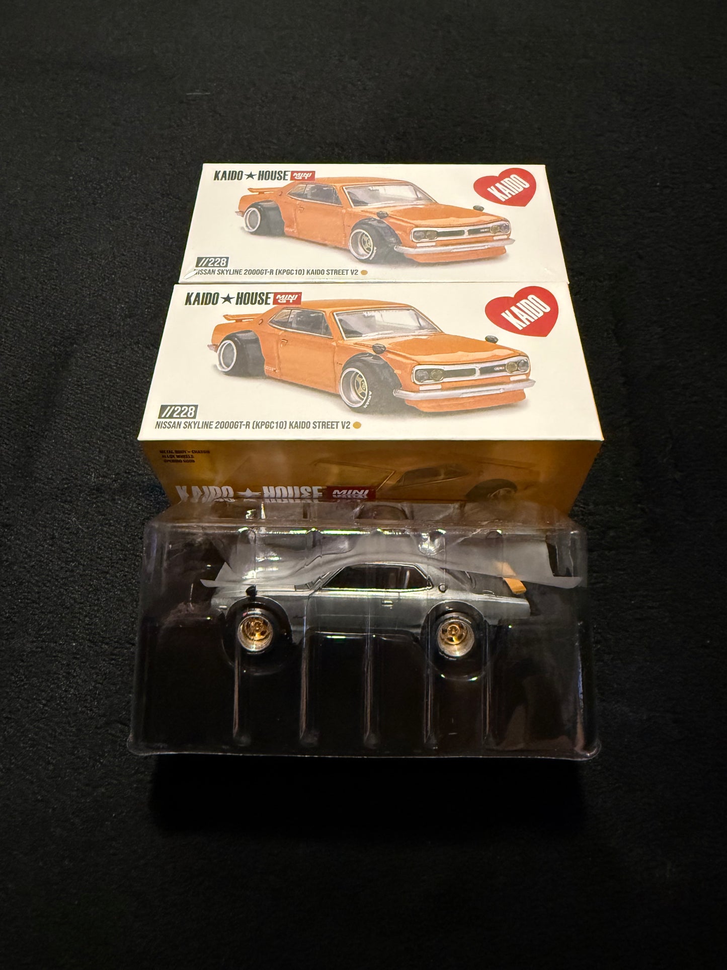 Kaido House 1:64 Nissan Skyline 2000GT-R (KPGC 10) Kaido Street V2 - Regular & Chase PAIR