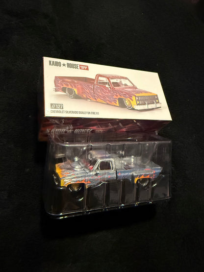 Kaido House 1:64 Chevrolet Silverado Fire Dually V1 - Regular & Chase PAIR