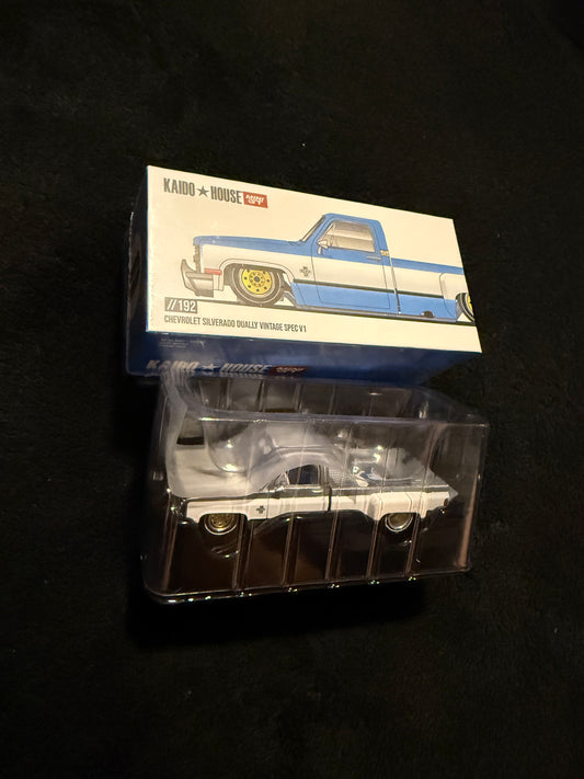 Kaido House 1:64 Chevrolet Silverado Dually Vintage Spec V1 - Regular & Chase PAIR