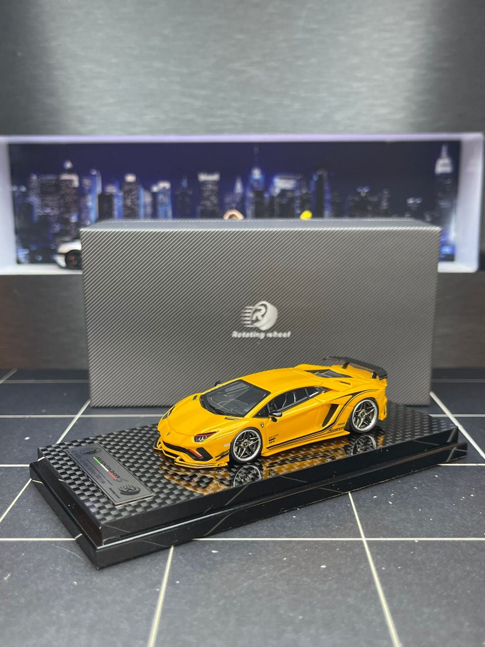 Rotating Wheel RW 1:64 Rowen Aventador S Resin Model - *5 Styles*