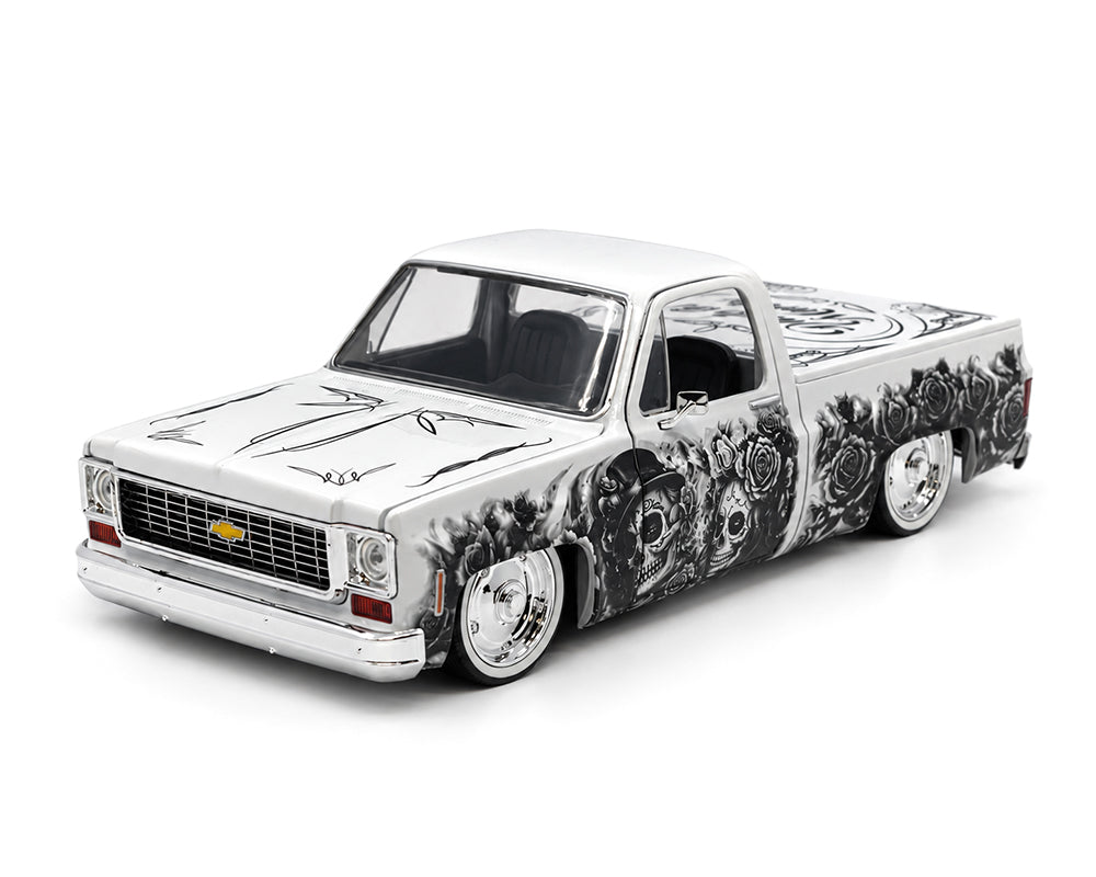 M2 Machines 1:24 1978 Chevrolet C10 Squarebody Custom “Dia De Los Muertos”