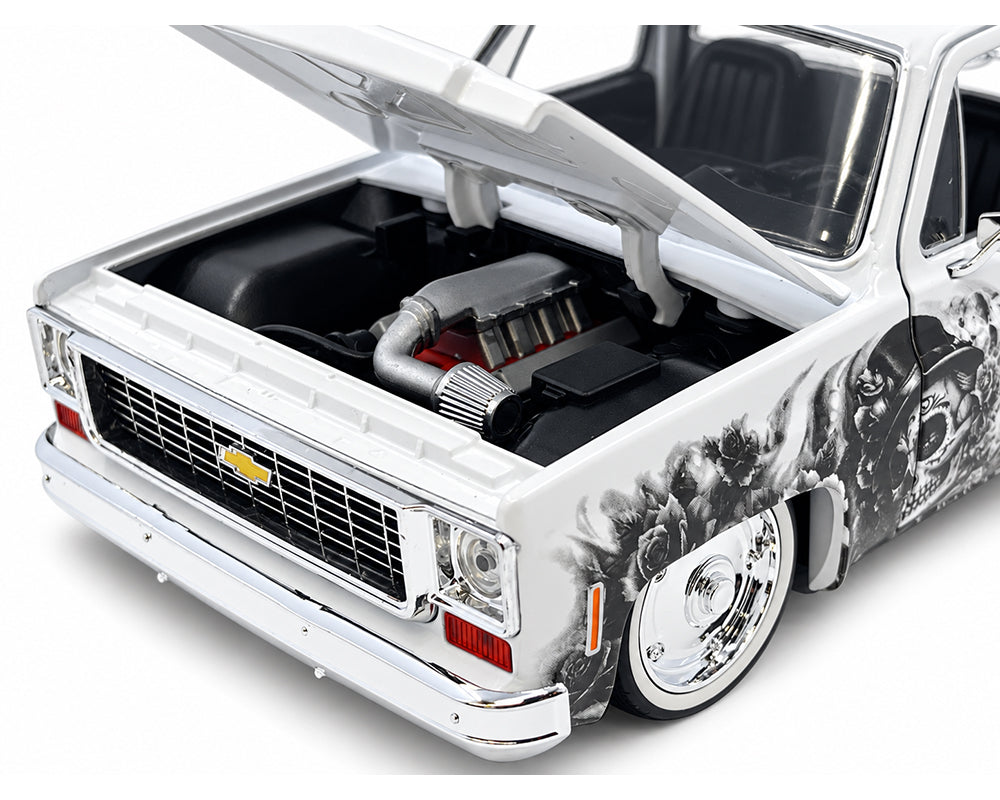 M2 Machines 1:24 1978 Chevrolet C10 Squarebody Custom “Dia De Los Muertos”