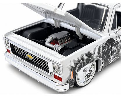 M2 Machines 1:24 1978 Chevrolet C10 Squarebody Custom “Dia De Los Muertos”