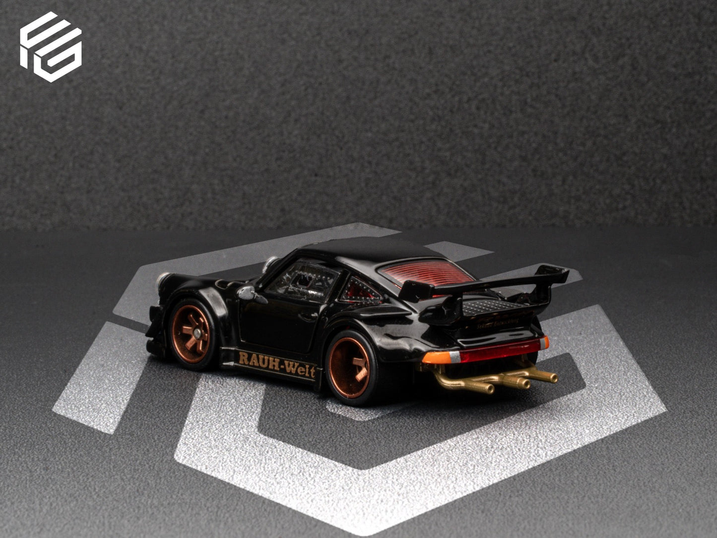 FG 1:64 Porsche RWB 930 Fully Opening - Black