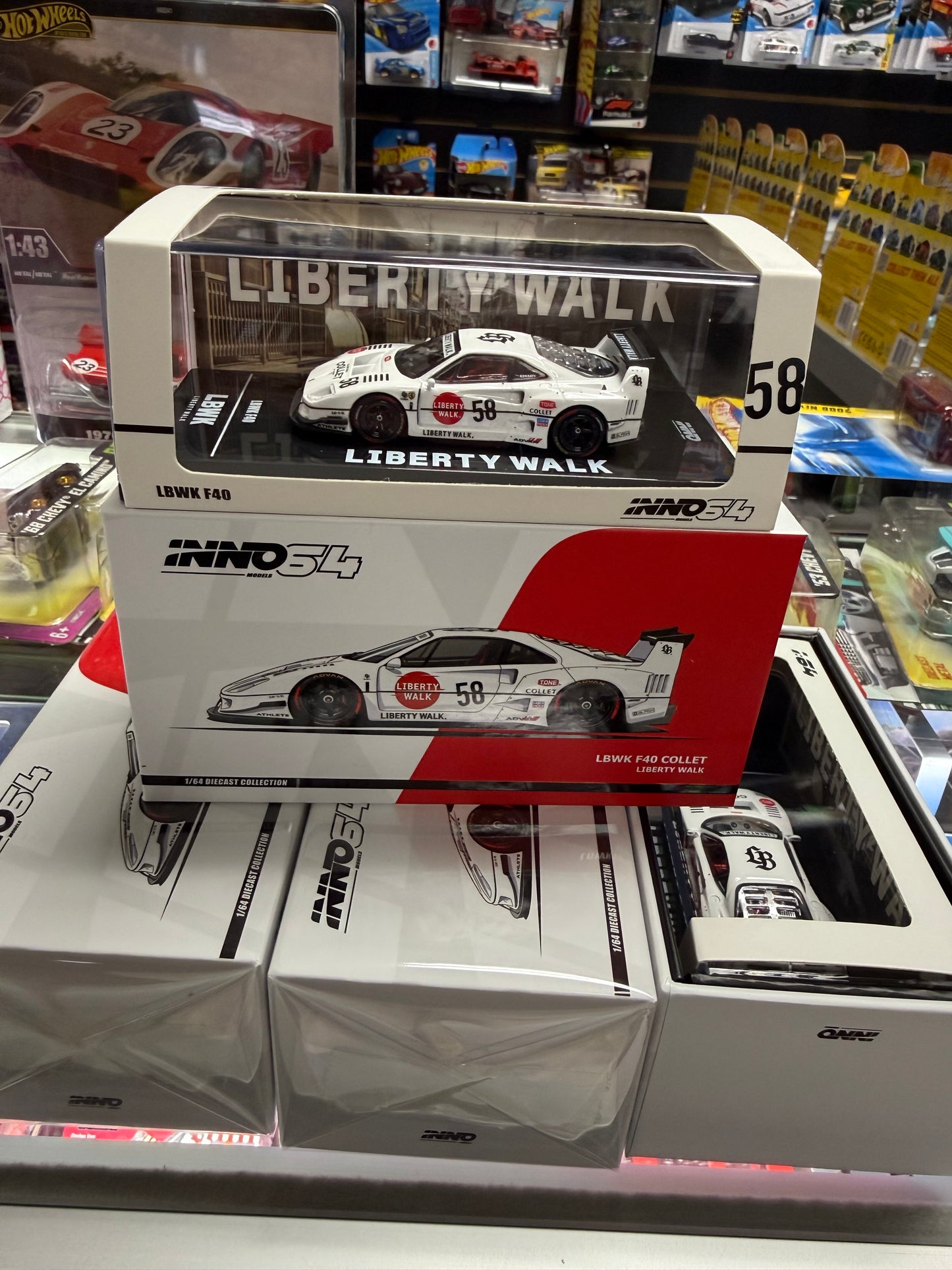 Inno64 1:64 LBWK F40 COLLET - **WHITE**OPEN BOX**