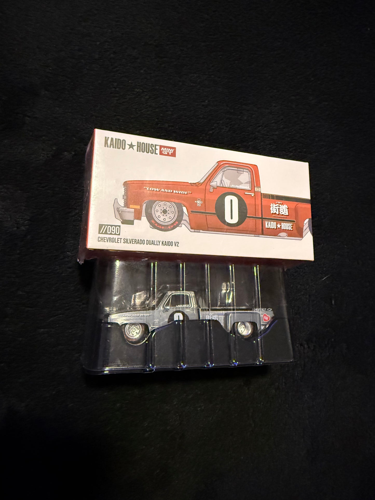 Kaido House 1:64 Chevrolet Silverado Dually Kaido Works V2 - Regular & Chase PAIR