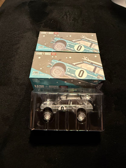 Kaido House 1:64 Datsun KAIDO 510 Wagon 4x4 Winter Holiday Edition - Regular & Chase PAIR