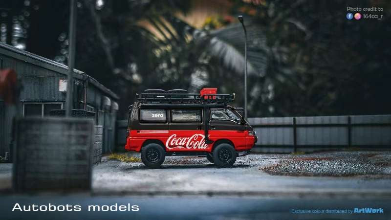 Autobots Models 1:64 Delica Star Wagon 4x4 - Coca Cola
