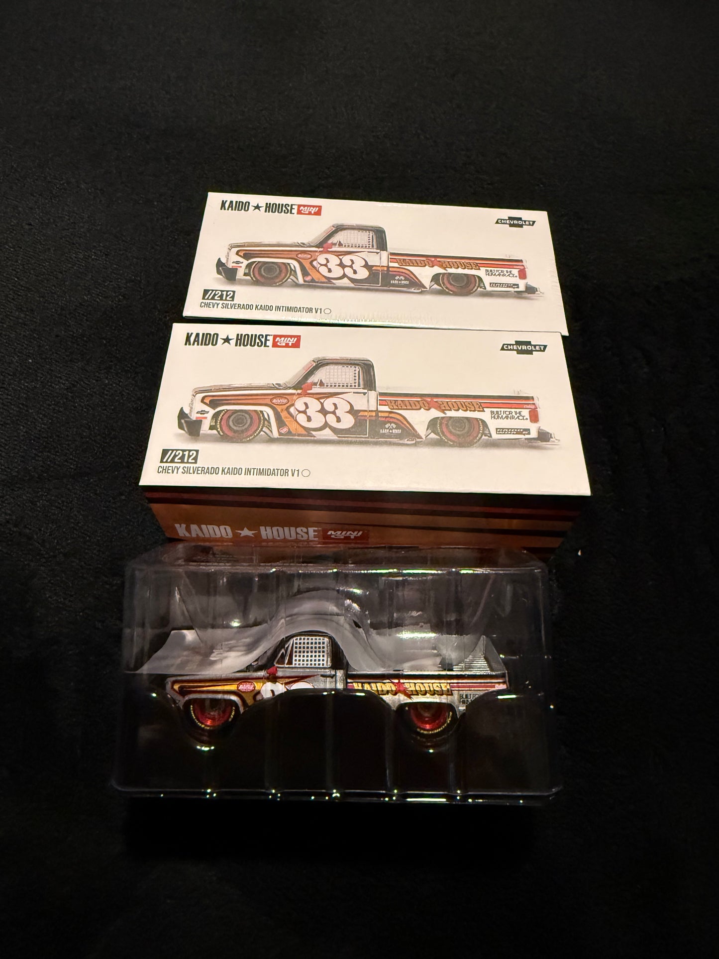 Kaido House 1:64 Chevrolet Silverado Kaido Intimidator V1 - Regular & Chase PAIR