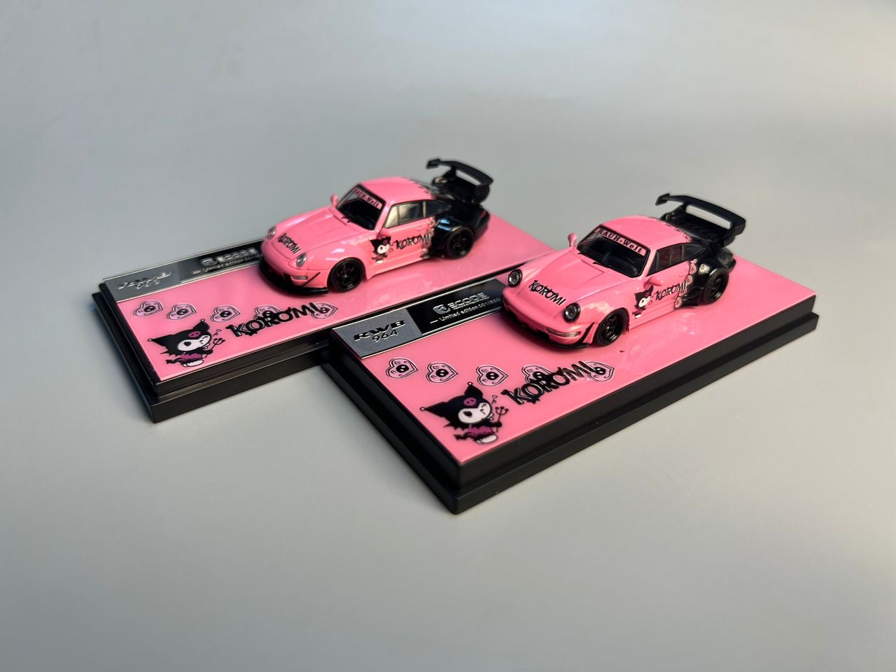 Decode 1:64 Porsche RWB Kulomi Pink/Black - 2 Styles