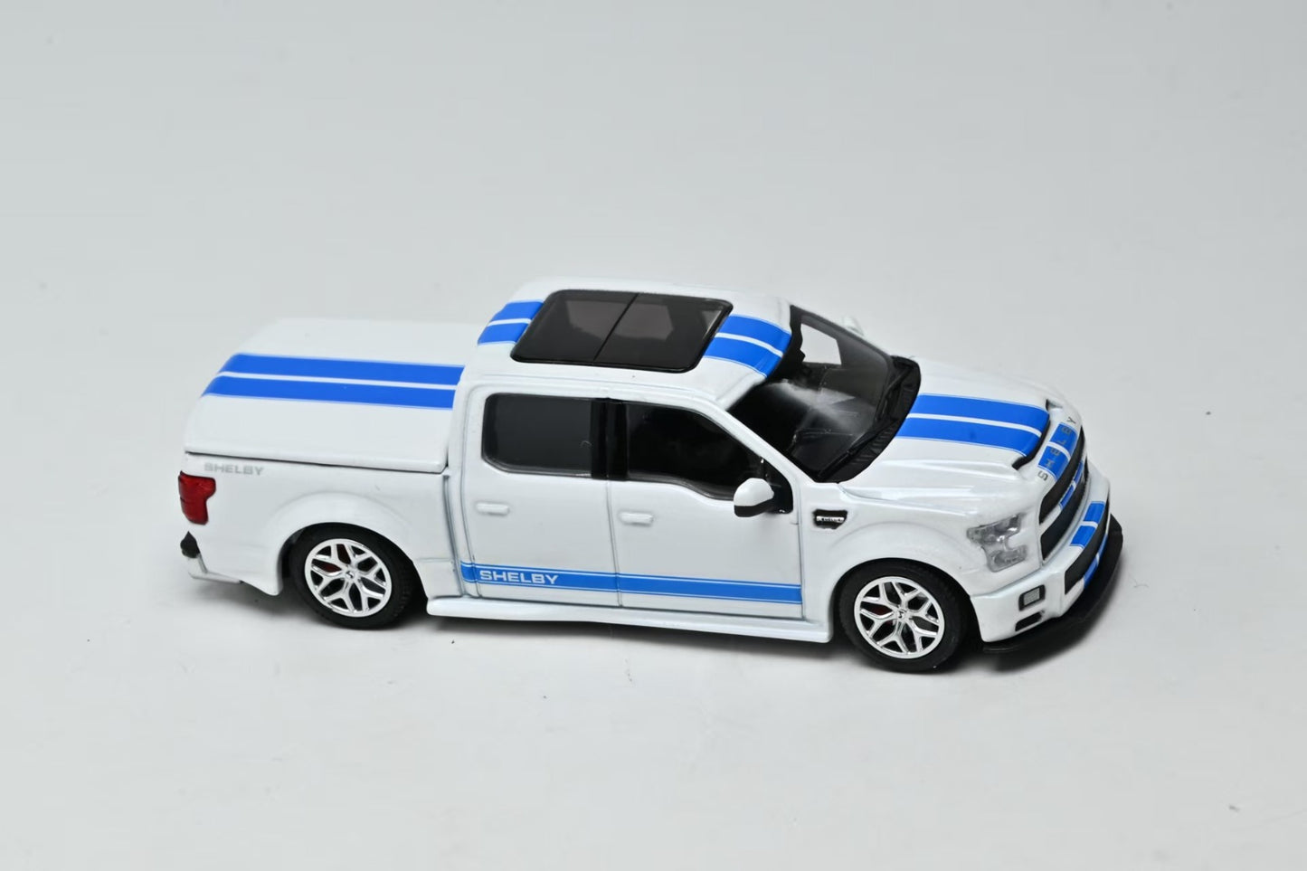 Funny Model 1:64 Ford F150 Super Snake - Oxford White With Blue Stripes