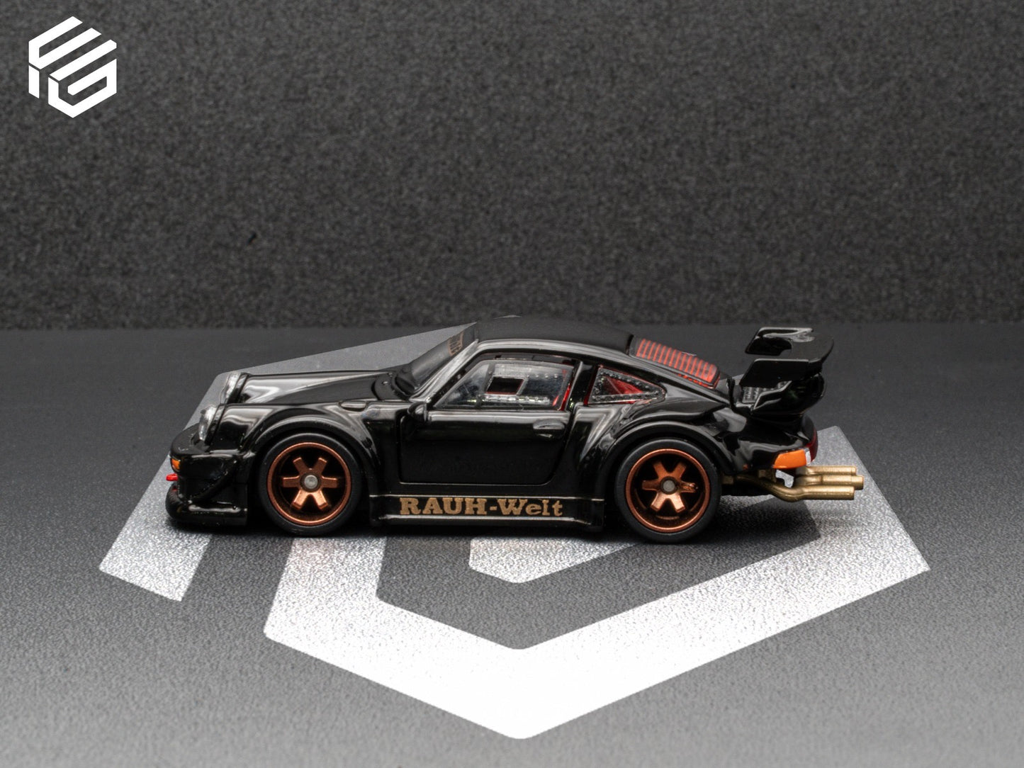 FG 1:64 Porsche RWB 930 Fully Opening - Black