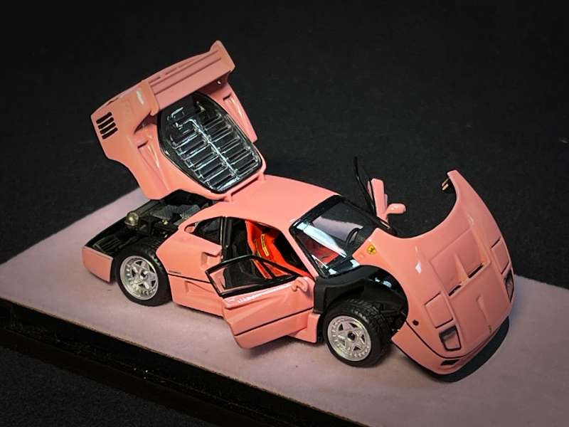 PGM 1:64 Ferrari F40 With Fully Opening Compartments - Pink