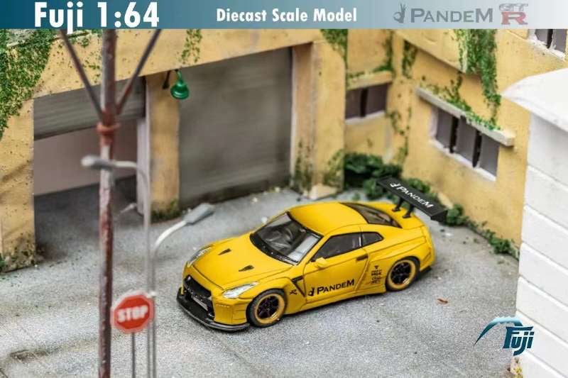 Fuji Model 1:64 Nissan GT-R R35 Pandem