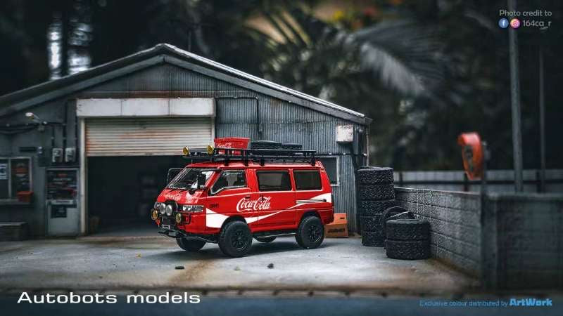 Autobots Models 1:64 Delica Star Wagon 4x4 - Coca Cola