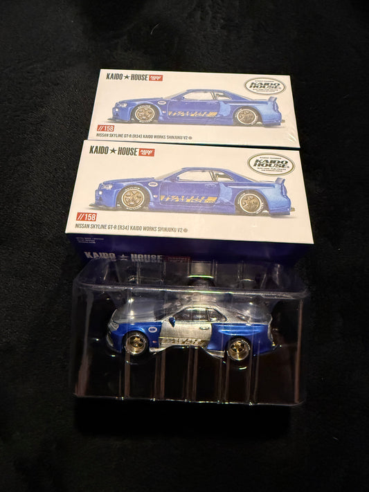 Kaido House 1:64 Nissan Skyline GT-R (R34) Kaido Works Shinjuku V2 - Regular & Chase PAIR
