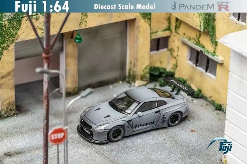 Fuji Model 1:64 Nissan GT-R R35 Pandem