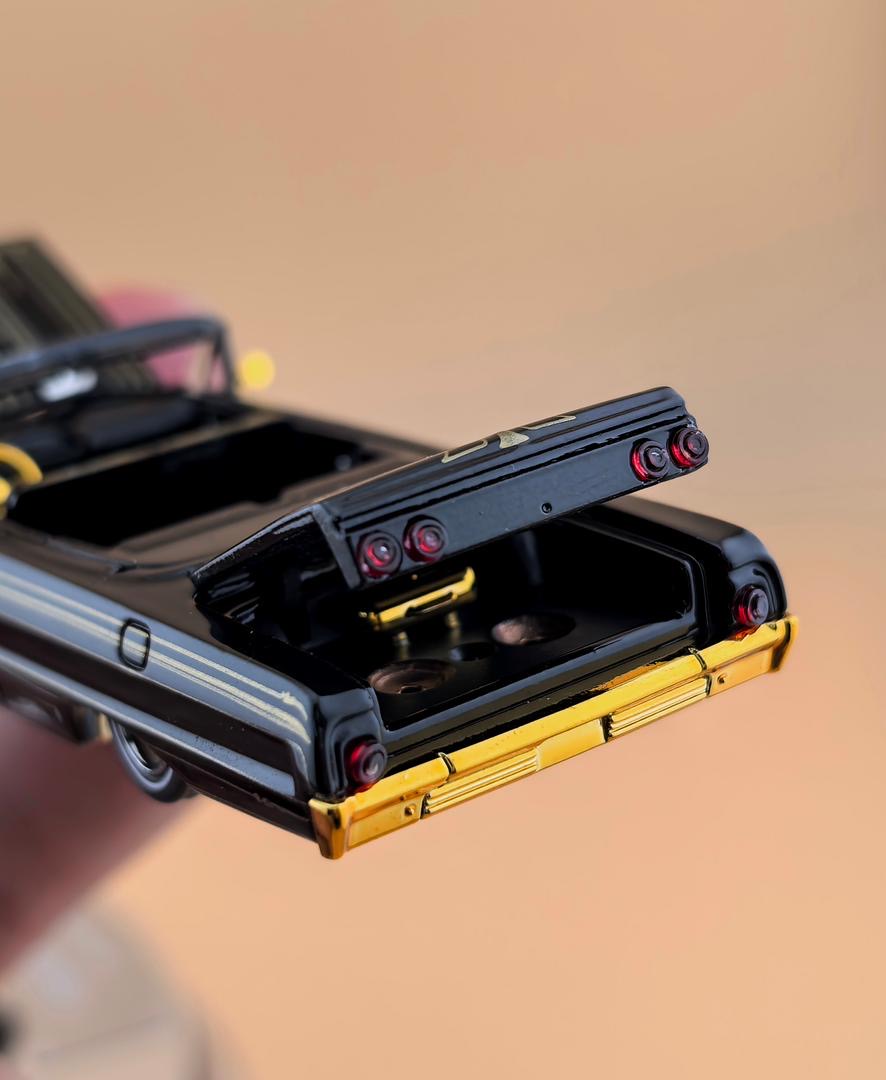 Fine Works 1:64 Chevrolet Impala Lowrider On Rotating Base - Foshan Exclusive *2 Styles*