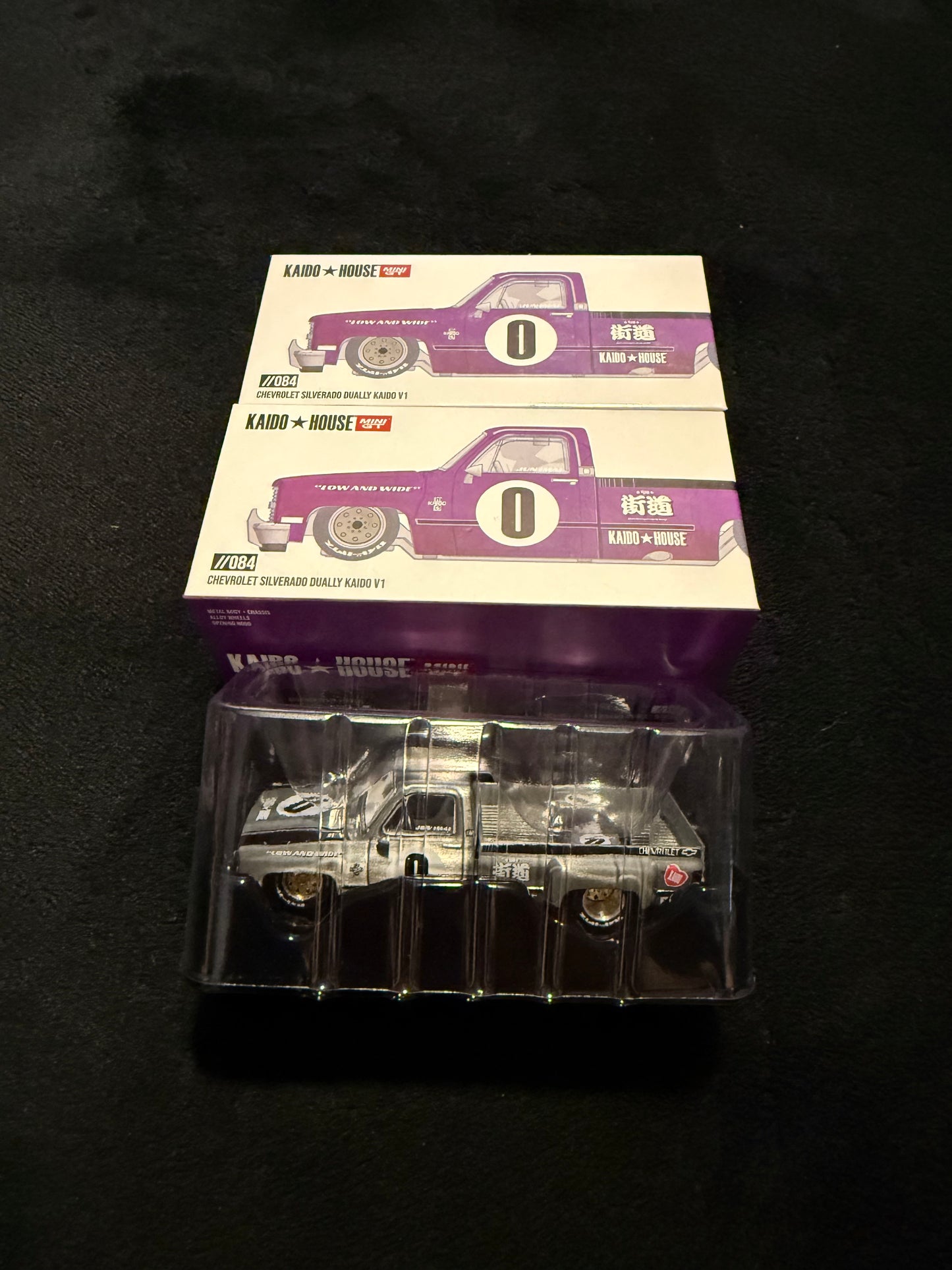 Kaido House 1:64 Chevrolet Silverado Dually KAIDO V1 - Regular & Chase PAIR