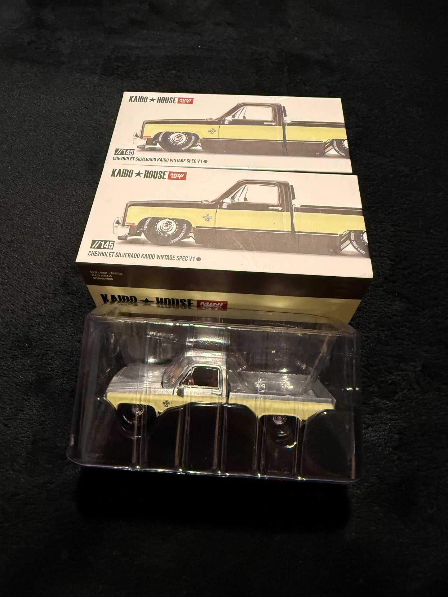 Kaido House 1:64 Chevrolet Silverado Vintage Spec V1 - Regular & Chase PAIR