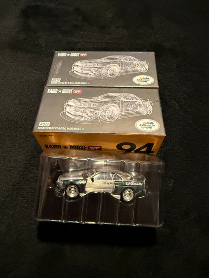Kaido House 1:64 Nissan Skyline GT-R (R34) Kaido Works Greddy V1 - Regular & Chase PAIR