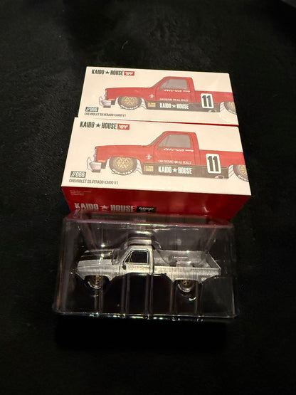 Kaido House 1:64 Chevrolet Silverado KAIDO V1 - Regular & Chase PAIR