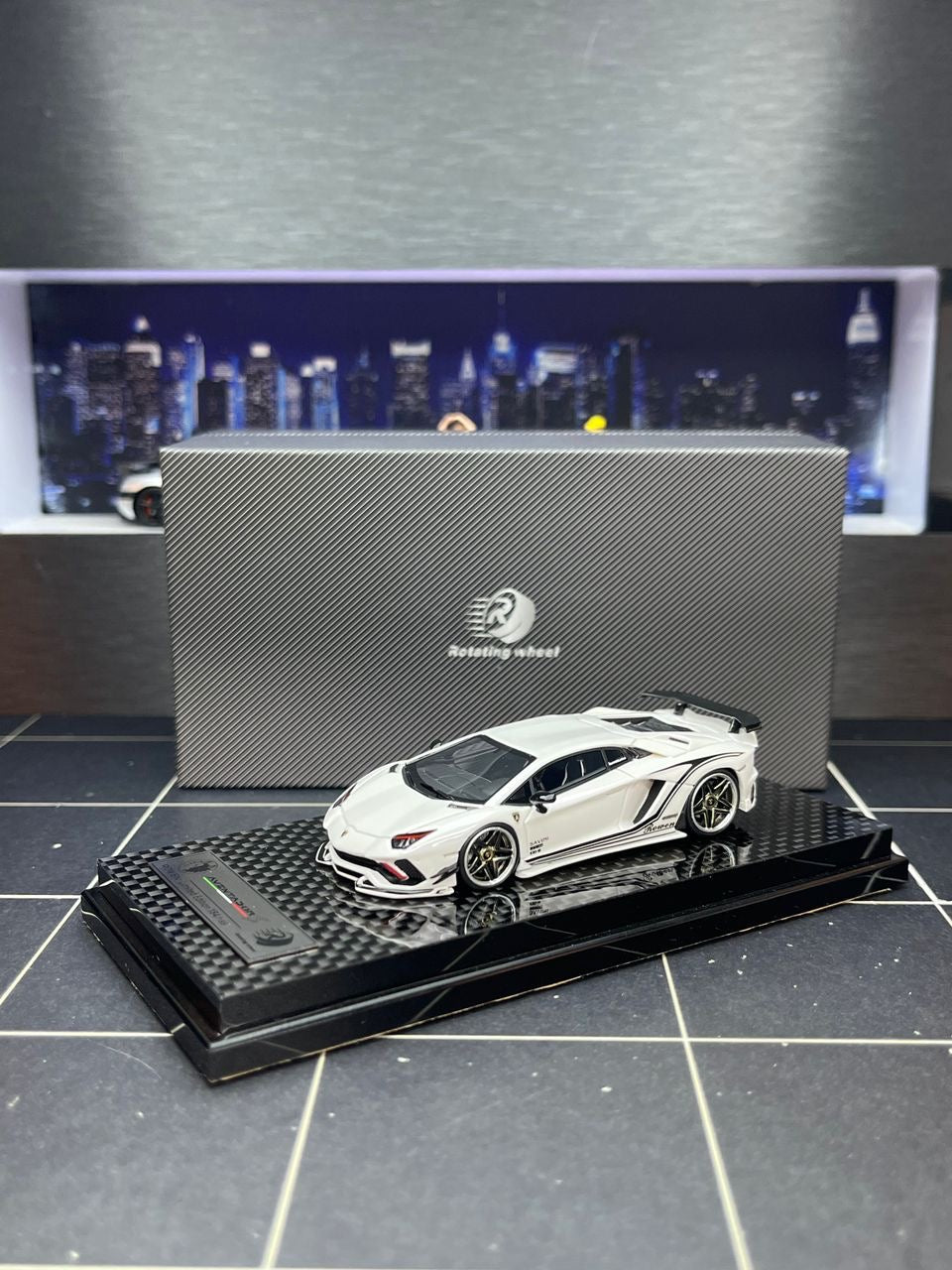 Rotating Wheel RW 1:64 Rowen Aventador S Resin Model - *5 Styles*