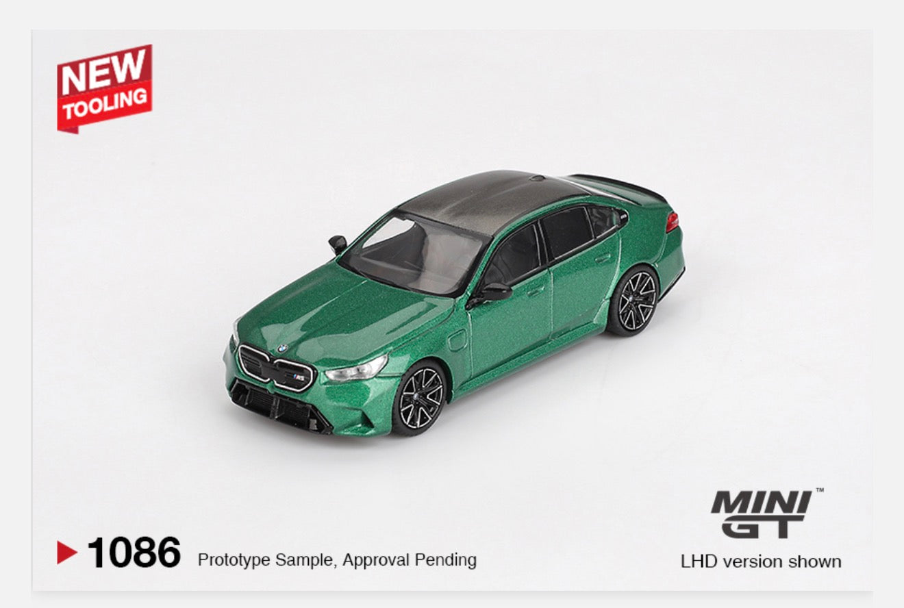 MiniGT 1:64 BMW M5 (G90) Isle of Man - Green Metallic #1086