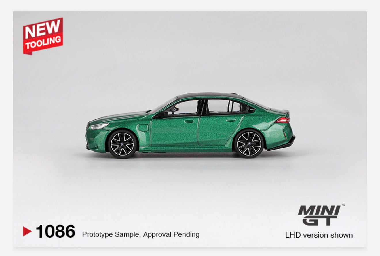 MiniGT 1:64 BMW M5 (G90) Isle of Man - Green Metallic #1086