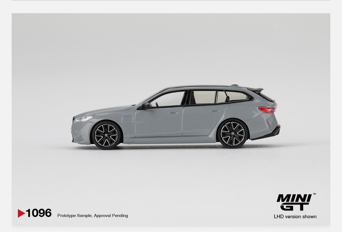 MiniGT 1:64 BMW M5 Touring Brooklyn Grey Metallic #1096