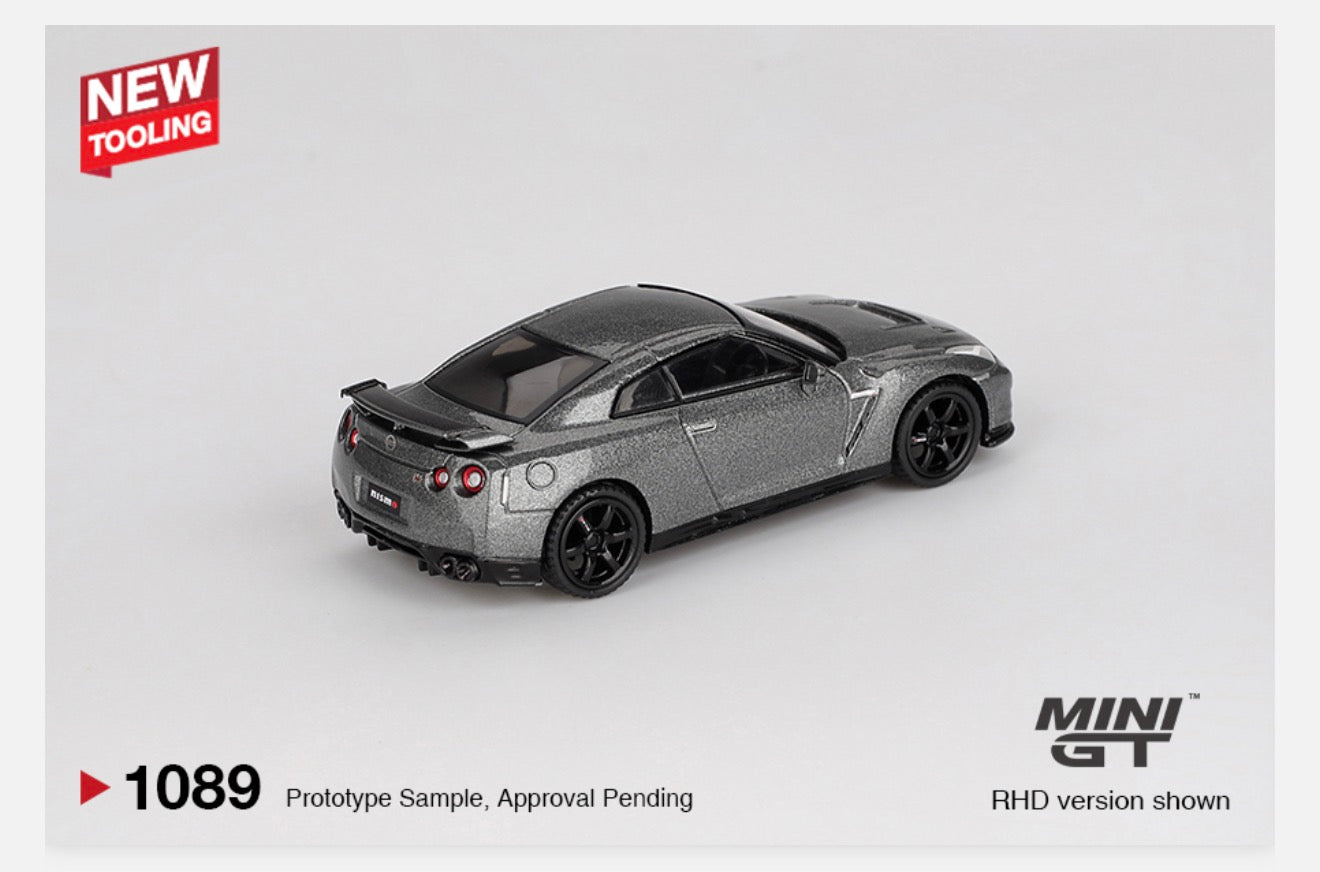 MiniGT 1:64 Nissan GT-R 2013 Dark Metal Gray - NISMO R35 CRS Version #1089