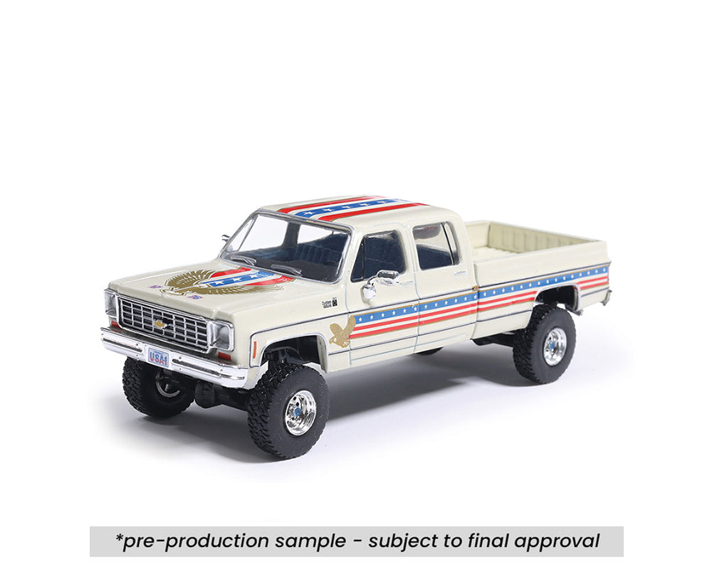 IXO Model 1:64 1976 Chevrolet Custom Deluxe K30 Fleetwood Crew Cab 250th Anniversary Edition – White