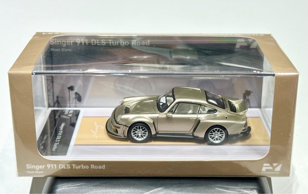 Finclassically 1:64 Porsche Singer DLS Turbo - Gold