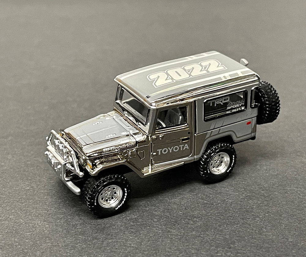 Johnny Lightning 1:64 1980 Toyota Land Cruiser “Forty” Series (Chrome) with Showcase - MiJo Exclusives