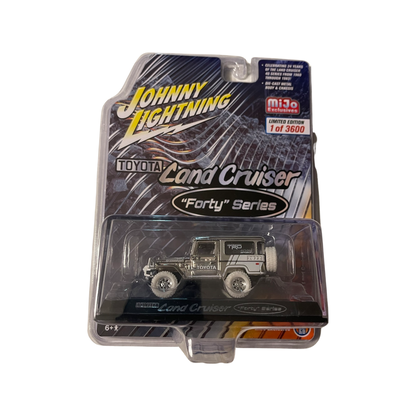 Johnny Lightning 1:64 Mijo Exclusive Toyota Land Cruiser Forty Series Chrome Regular & Chase Pair